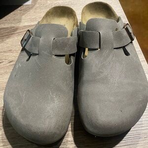 Birkis by Birkenstock Boston Gray Suede Clogs/ Loafers